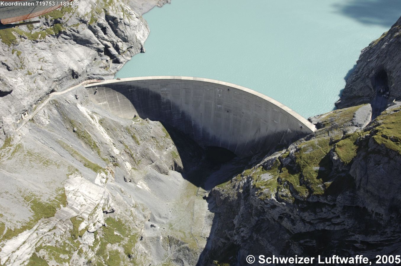 Nördlich des Limmernsees liegt 630 Meter über dem Limmernsee auf 2474 M.ü.M. der Muttsee. Seine Staumauer ist mit mehr als 1 Km Länge die längste der Schweiz und die höchst gelegene Europas. Das Fassungsvermögen sind 23 Mio m3. Es handelt sich um das Pumpspeicherwerk Limmern, wo Wasser aus dem Limmernsee hinaufgepumpt wird. Die Planungszeit betrug 10 Jahre, der Spatenstich war 2009. Die Investitionskosten betrugen 2.1 Mrd. Franken.